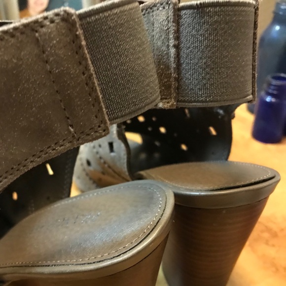 Franco Fortini Dress Booties Size 9 Peep Toes - Picture 10 of 10